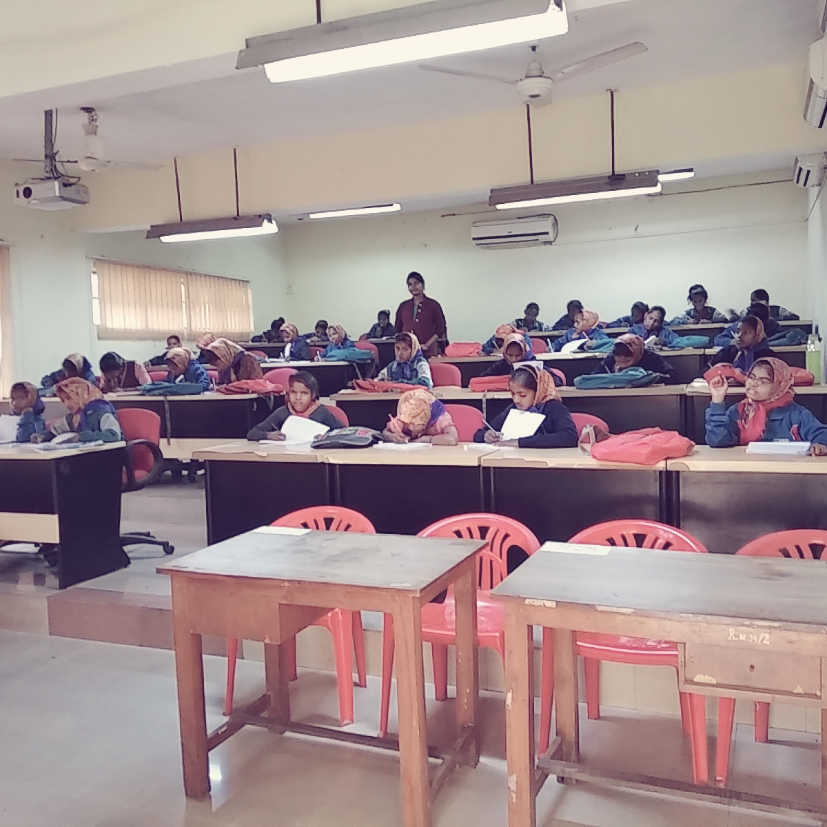 Quiz Test at a school in Ratnagiri